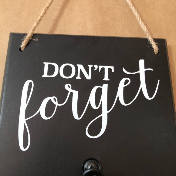 Crystal Art Gallery | Don’t Forget Entry Rack Sign Decor Key Rack - Picture 2 of 10